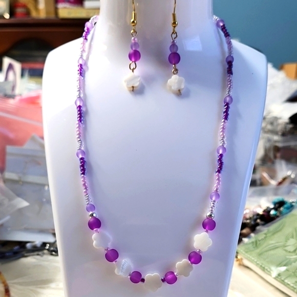 J&R Gems! Jewelry - Elegant Purple & White Flower Necklace & Earring Set!
